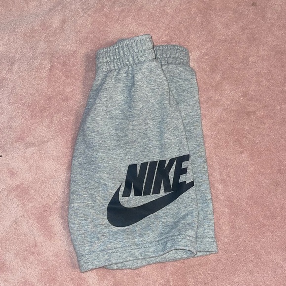 Boys size 7 nike shorts - Picture 2 of 2